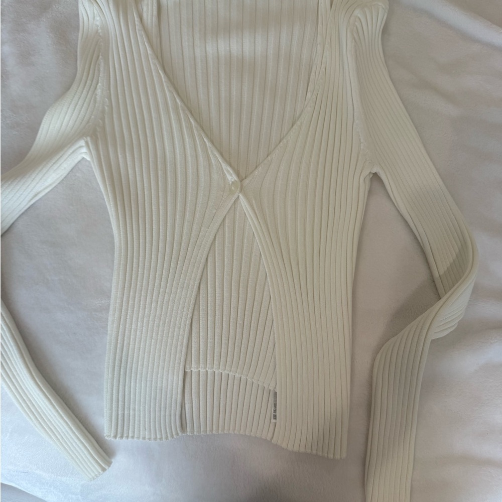 Zara Cream Ribbed V‑Neck Button Front Cardigan